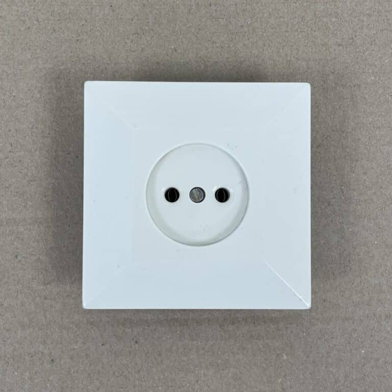 Pistorasia 1-os. maadoittamaton peitelevyllä - purkukolmio.fi