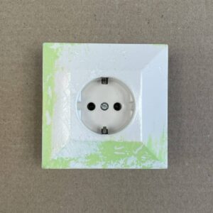 1-osainen maadoitettu uppoasenteinen pistorasia 23246 - purkukolmio.fi