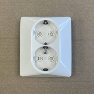 2-osainen maadoitettu uppoasenteinen pistorasia Ensto 302 EUJ - purkukolmio.fi