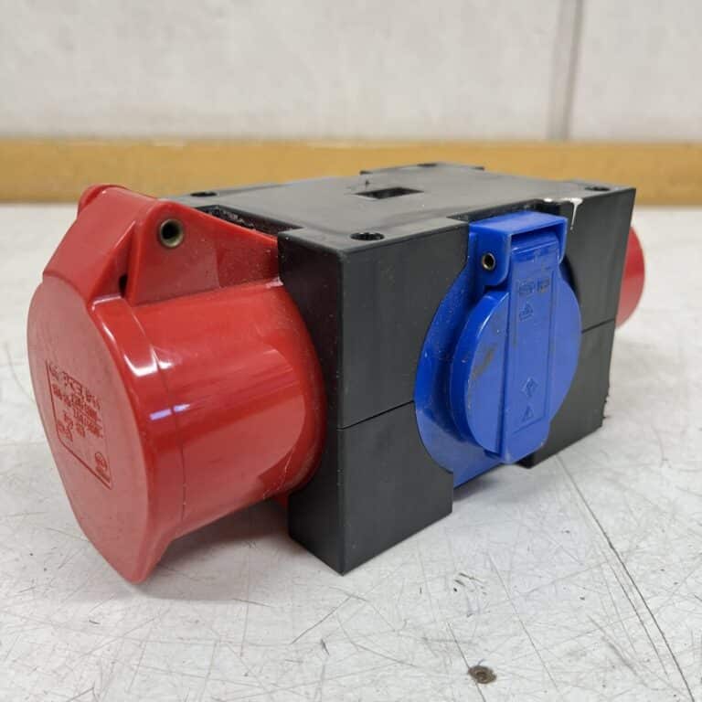 Voimavirtapistorasian 16A haaroitin - purkukolmio.fi