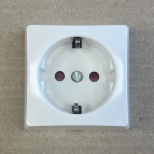 1-osainen maadoitettu pinta-asenteinen pistorasia 23324