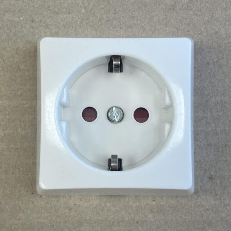 1-osainen maadoitettu pinta-asenteinen pistorasia 23324