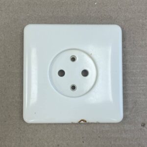 1-osainen maadoittamaton uppoasenteinen pistorasian kansi 22-2535 - purkukolmio.fi