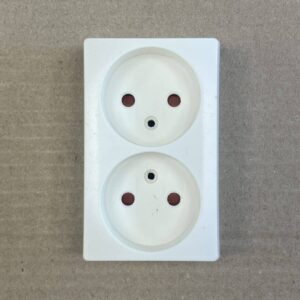 2-osainen maadoittamaton pinta-asenteinen pistorasian kansi 13335 - purkukolmio.fi