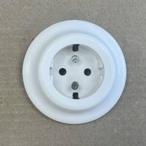 1-osainen maadoitettu uppoasenteinen pistorasian kansi - purkukolmio.fi