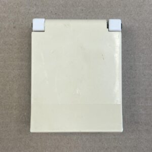 1-osainen maadoitettu uppoasenteinen pistorasian kansi 23507 - purkukolmio.fi