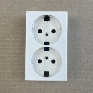 2-osainen maadoitettu pinta-asenteinen pistorasian kansi 23211 - purkukolmio.fi