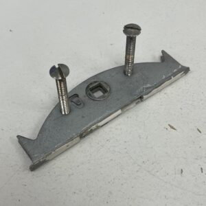 Ikkunan lukkosalpa ruuveilla - purkukolmio.fi