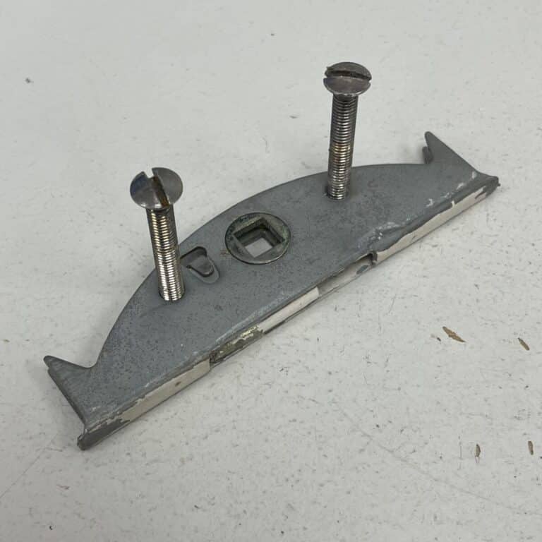 Ikkunan lukkosalpa ruuveilla - purkukolmio.fi