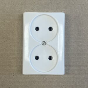 2-osainen maadoittamaton pinta-asenteinen pistorasia 23040 - purkukolmio.fi