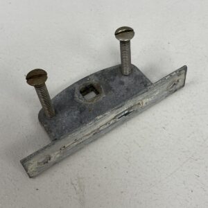 Ikkunan lukkosalpa ruuveilla - purkukolmio.fi