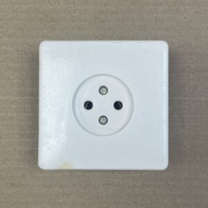 1-osainen maadoittamaton uppoasenteinen pistorasia UB182/25 - purkukolmio.fi