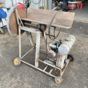 Klapisirkeli Bernard polttomoottorilla korjattavaksi- purkukolmio.fi