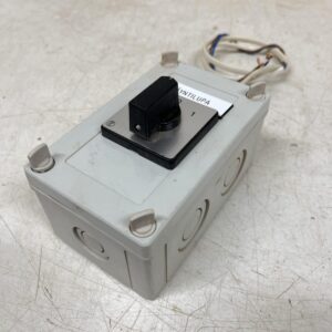 0 - 1 kytkin muovikotelossa - purkukolmio.fi