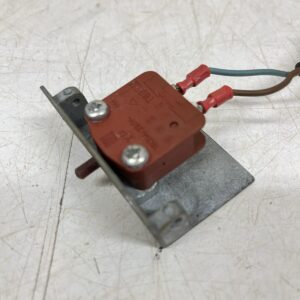 Öljypolttimen Oilon Junior luukun turvarajakytkin XP telineellä