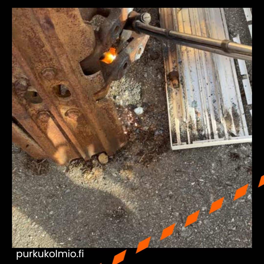 Kaivinkoneen tela - purkukolmio.fi