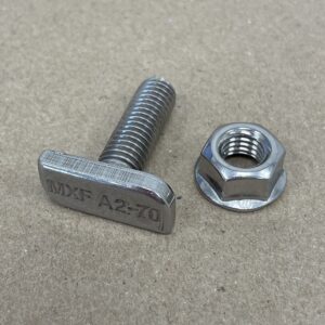 Kiinnityspultti M8 rst ja mutteri M8 rst aurinkopaneelikiskoille - purkukolmio.fi