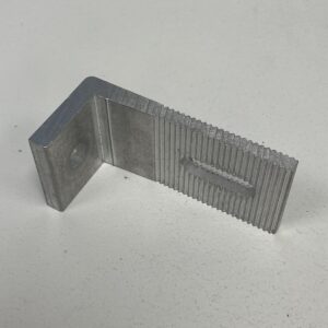 L-jalkakiinnike aurinkopaneelikiskoille - purkukolmio.fi