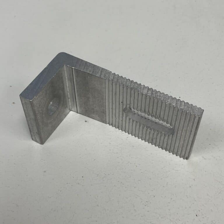 L-jalkakiinnike aurinkopaneelikiskoille - purkukolmio.fi