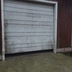 Nosto-ovi 2,8 x 2,9 m varaosiksi tai korjattavaksi - purkukolmio.fi