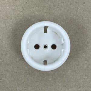 1-os. maadoitettu pistorasian keskiölevy - purkukolmio.fi