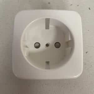 1-osainen maadoitettu uppoasenteinen pistorasian keskiölevy - purkukolmio.fi