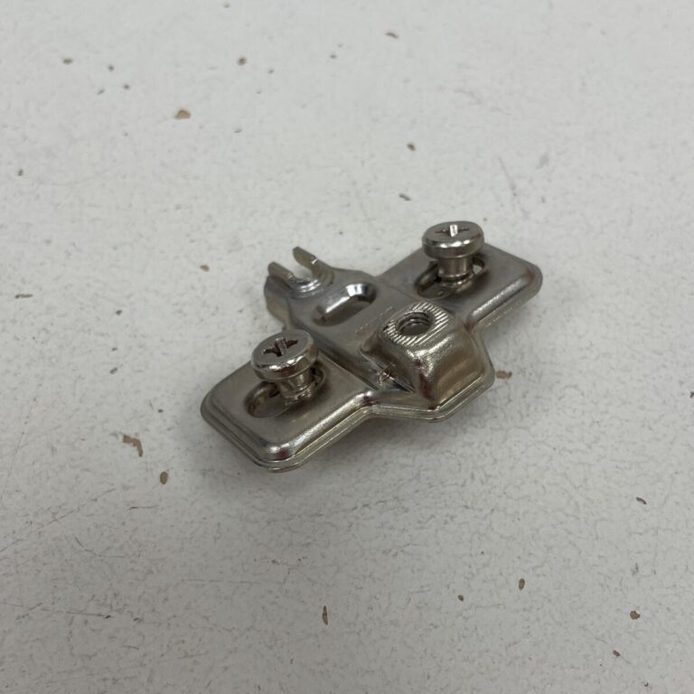 Kalustesaranan siipikiinnityslevy Blum 193L810-01 - Purkukolmio.fi