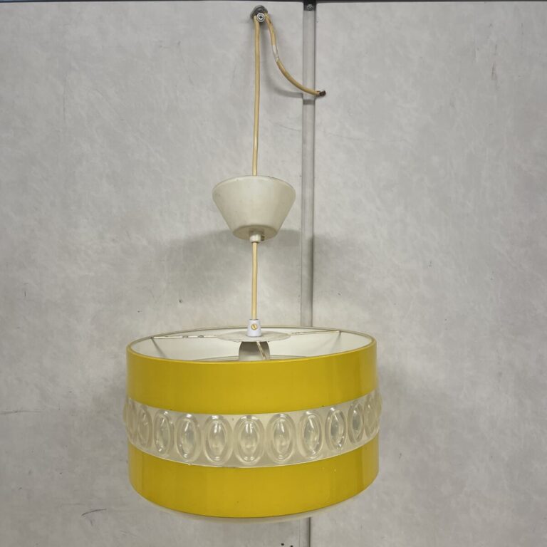 Keltainen vintagevalaisin Ø 30 cm - purkukolmio.fi