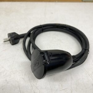 Lohkolämmittimen vanhanmallinen johto isolla Calix päällä