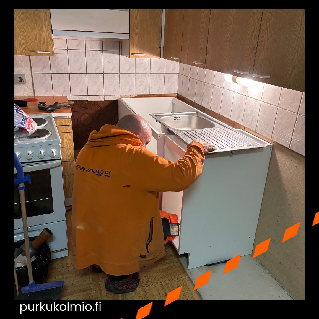 Keittiökaappia paikalleen - purkukolmio.fi