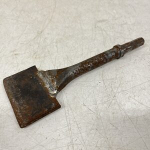 Piikkauskoneen 70 mm leveä talttaterä korjattu