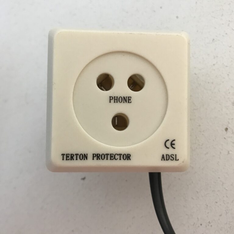 Puhelinpistoke TERTON PROTECTOR - purkukolmio.fi
