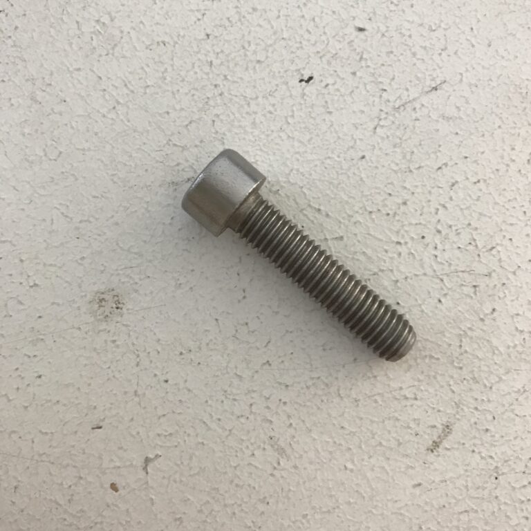 Kuusiokoloruuvi M8x35 mm ruostumaton A2 - purkukolmio.fi