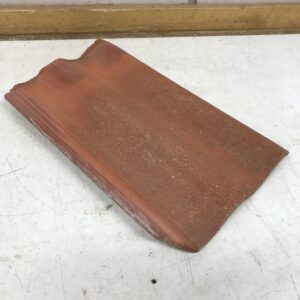 Kattotiili punainen 22,5 cm × 37,5 cm profiili 3-3,7 cm - purkukolmio.fi