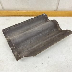 Ormax kattotiili ruskea 42 x 33 cm profiili 7 cm, lohkeama
