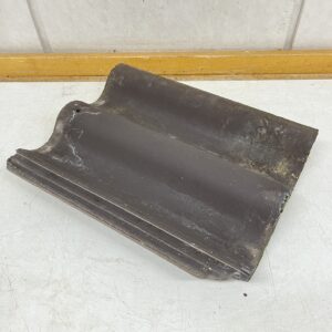 Ormax kattotiili ruskea 42 x 33 cm profiili 7 cm, lohkeama