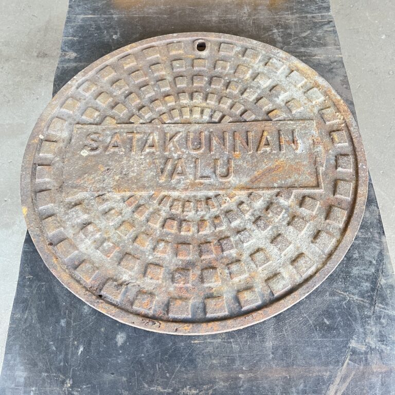 Valurautainen kaivonkansi Ø 50 cm - purkukolmio.fi
