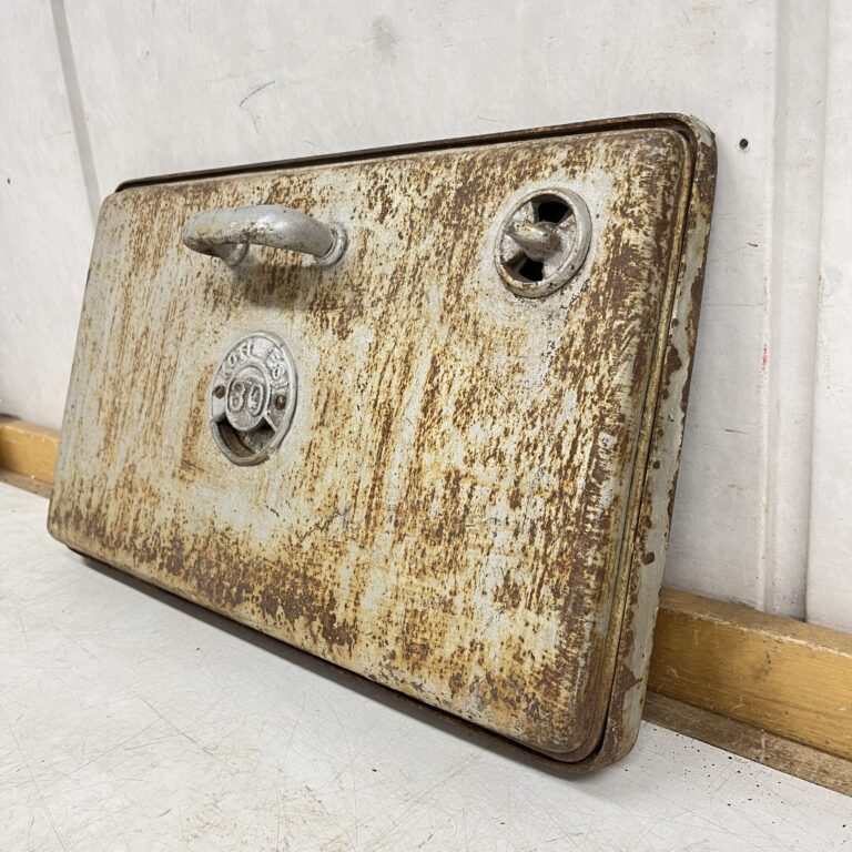 Kotiliesi 30 yläuunin luukku - purkukolmio.fi