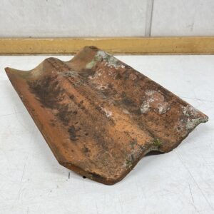 Kattotiili punainen 25-26 cm × 39-40 cm - purkukolmio.fi