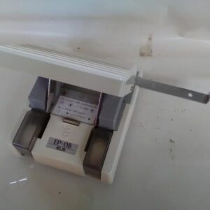 Reijittäjä vahvikenauhalla