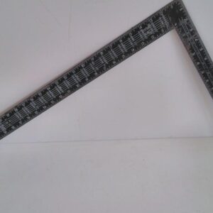 Iso suorakulma tuuma ja sentti mitoilla 61cm/41cm