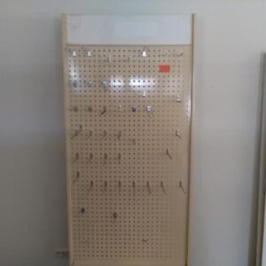 Työkalutaulu jaloilla ja alahyllyllä sis. Koukut 41 kpl. 202*90