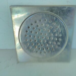 Lattiakaivon metalliritilä/kansi ja kehys, 18,5*18,5 cm.