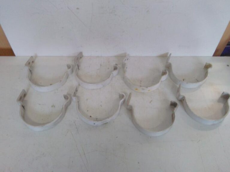 Sadevesikourun pyöreän mallinen valkoinen kannake - Purkukolmio.fi