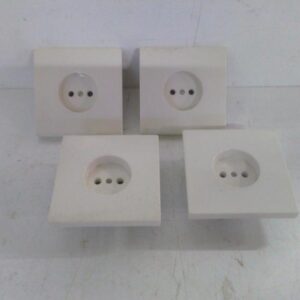 1-osainen pistorasia maadoittamaton valkoinen