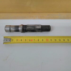 Kangon piikkauskoneen terän välikappale