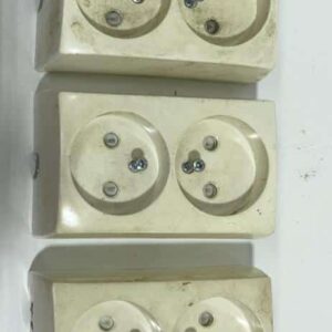 Pinta-asenteinen pistorasia 1335