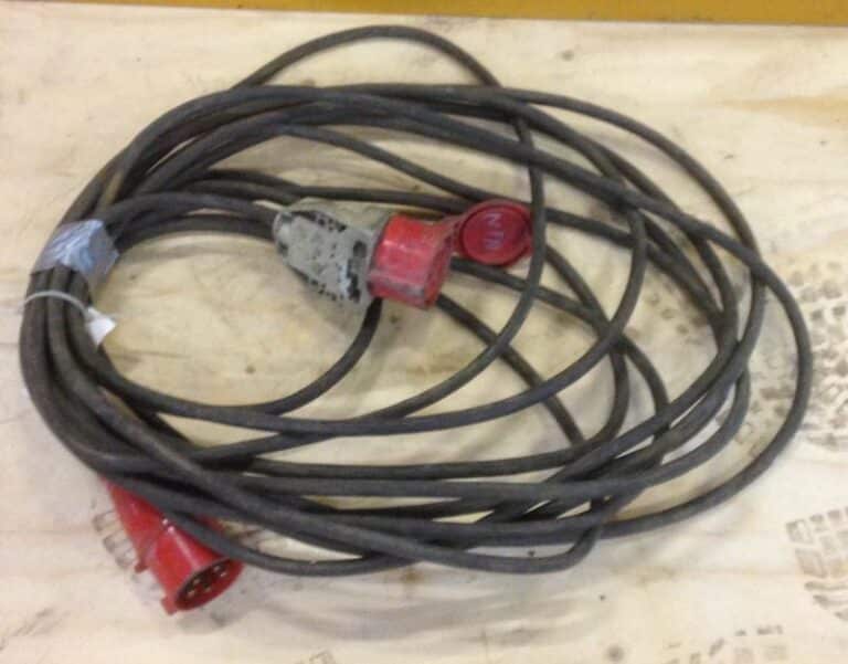 Jatkojohto 16 A ja 32 A