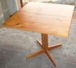 Täyspuinen pöytä 75x75 cm
