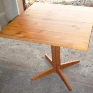 Täyspuinen pöytä 75x75 cm